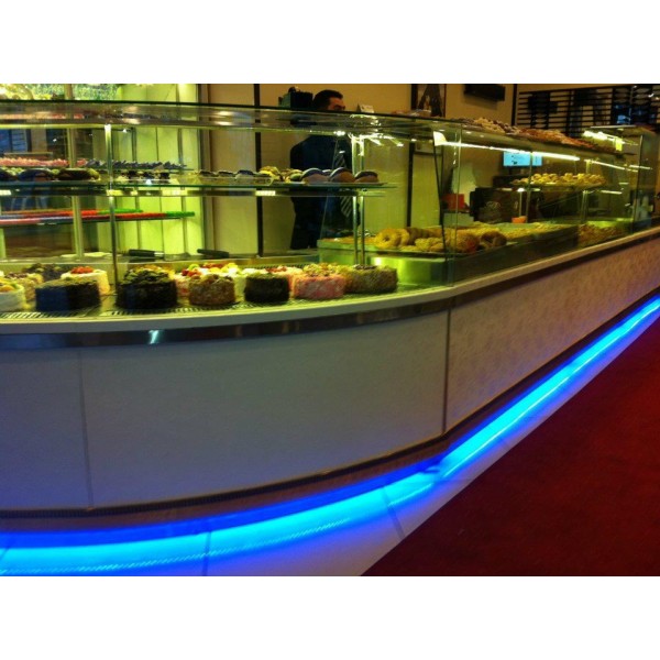 Pasta ve Baklava Teşhir Reyonu