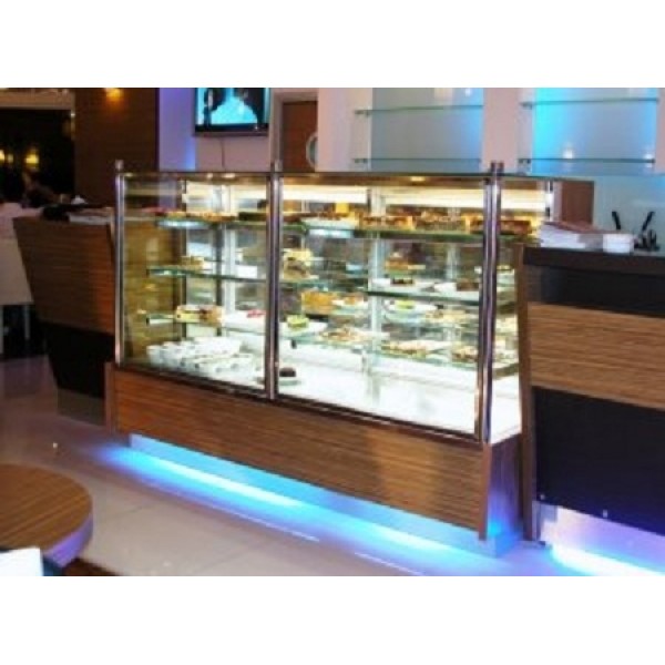 Pasta teşhir dolabı